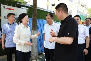 芬奇：最后时刻我们单打太多了 防守也松懈防不住对手的挡拆